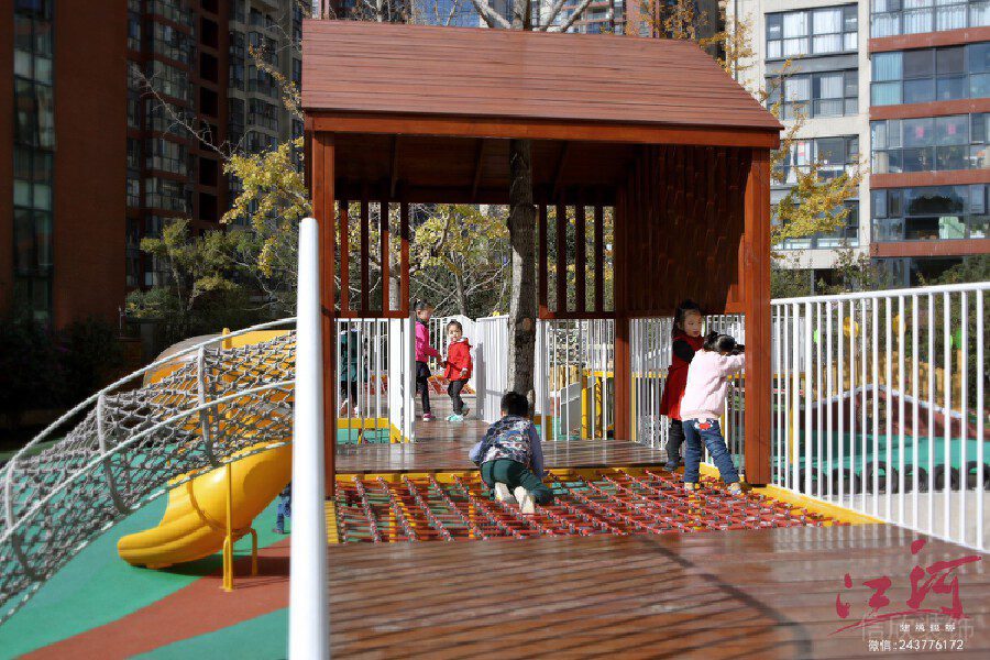 幼兒園實木木屋戶外設(shè)施設(shè)計