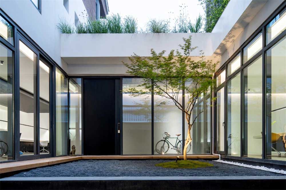 深圳市寶安區(qū)辦公室設(shè)計裝修中庭區(qū)