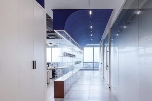 辦公室公共區(qū)走廊過(guò)道玻璃展柜
