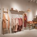 深圳市龍華區大浪現代風jane Express服裝店鋪裝修設計暖色背景墻
