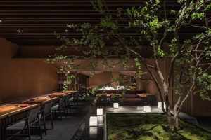 深圳福田新中式木質(zhì)餐廳室內(nèi)造景裝修設計