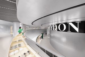 深圳市福田區(qū)景田現(xiàn)代風(fēng)美妝旗艦店裝修設(shè)計效果圖弧形展臺