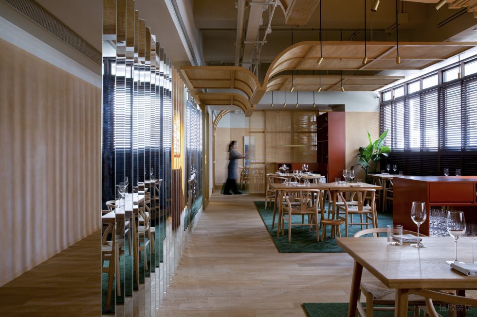 木質歐式餐廳鏡子隔斷用餐區修設計