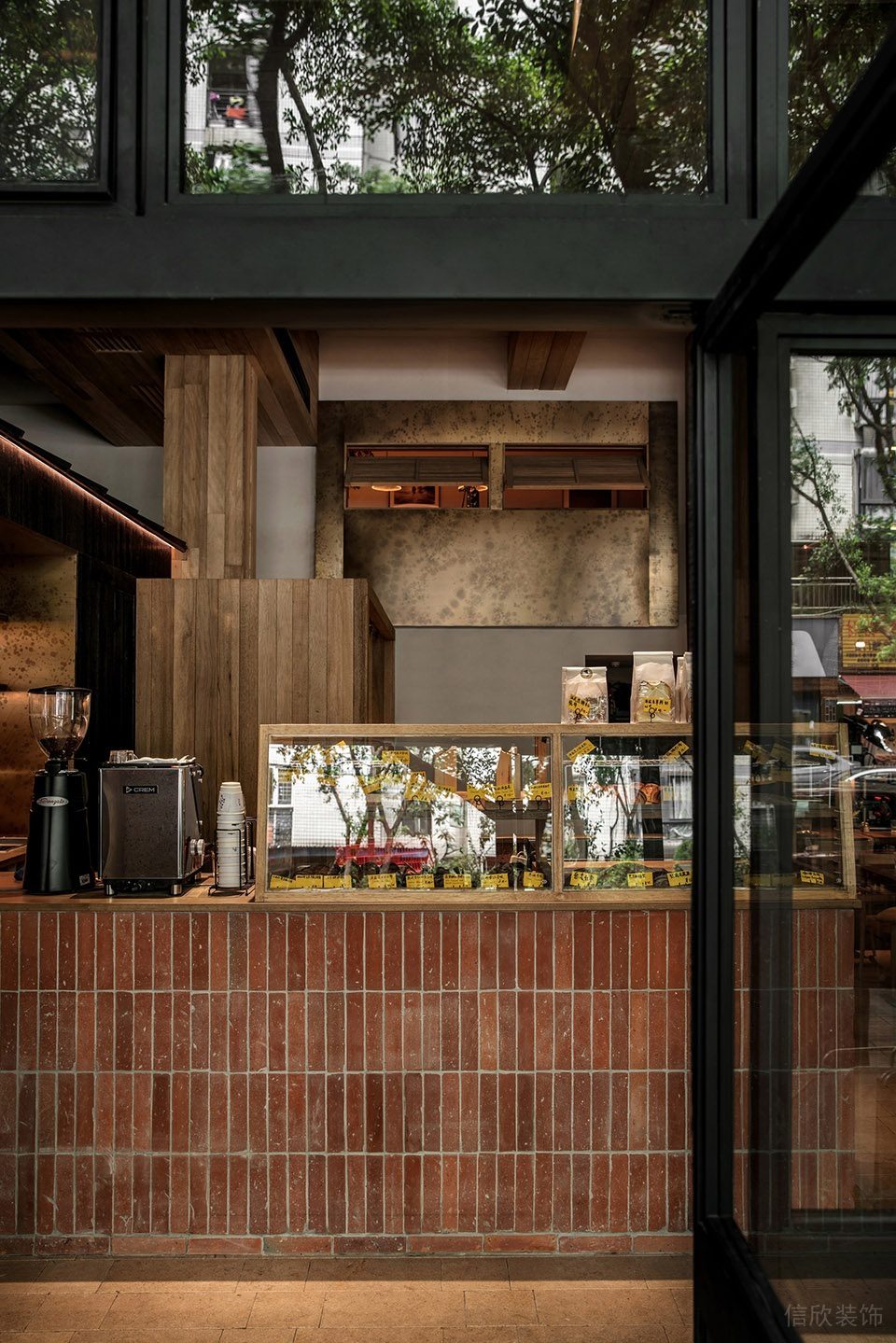 舒適原木風餐廳入口吧臺設(shè)計圖