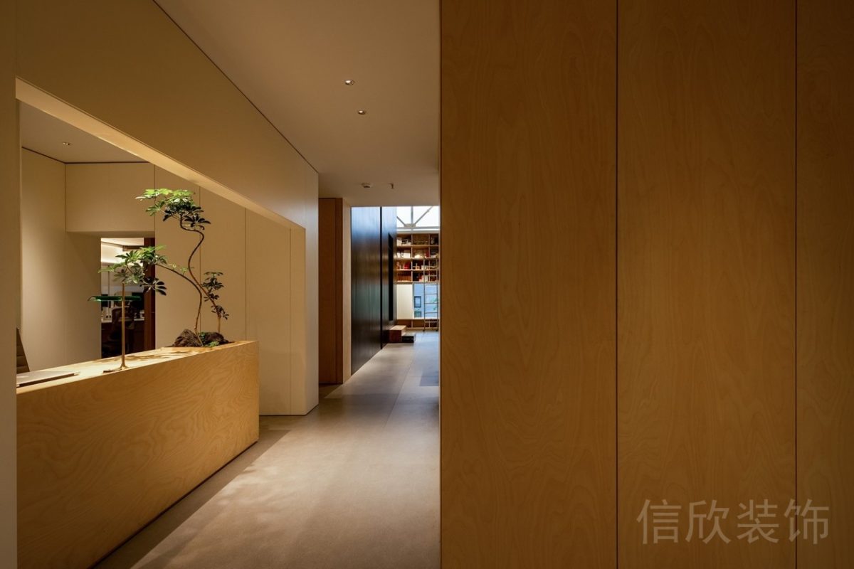 半開(kāi)放式辦公室綠植造景過(guò)道設(shè)計(jì)