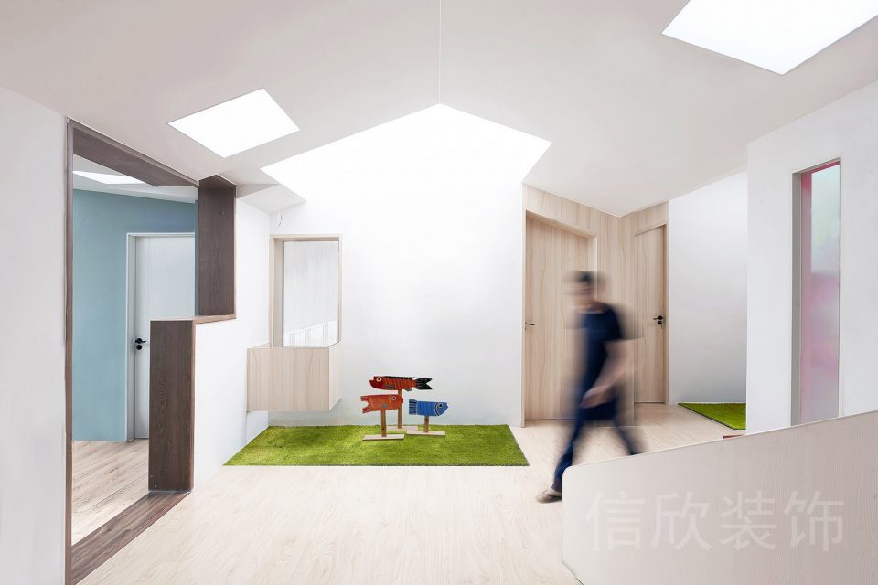 深圳福田區(qū)華強(qiáng)北少兒教育培訓(xùn)機(jī)構(gòu)娛樂大廳斜屋頂天花