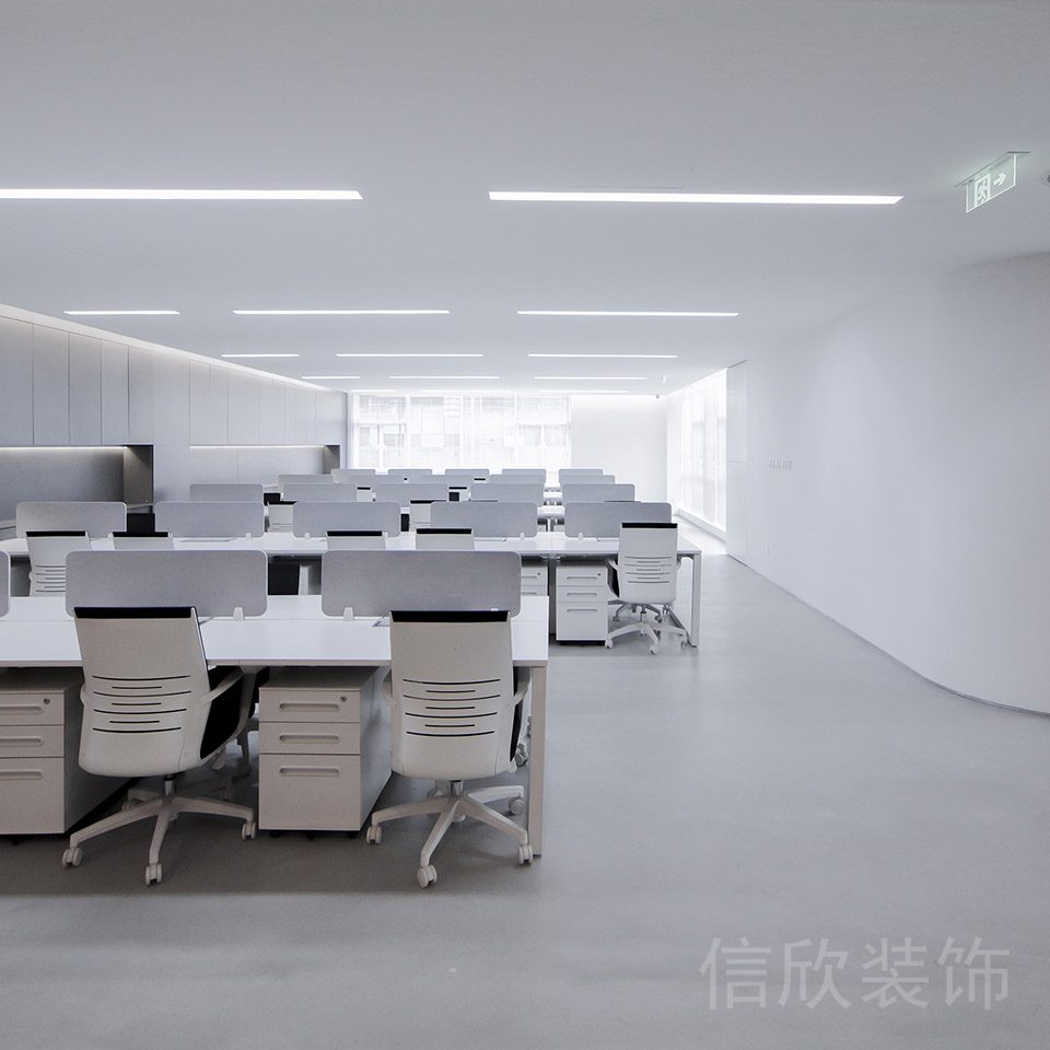 極簡風(fēng)裝修設(shè)計(jì)工位設(shè)計(jì)效果圖燈飾天花白色辦公室設(shè)計(jì)