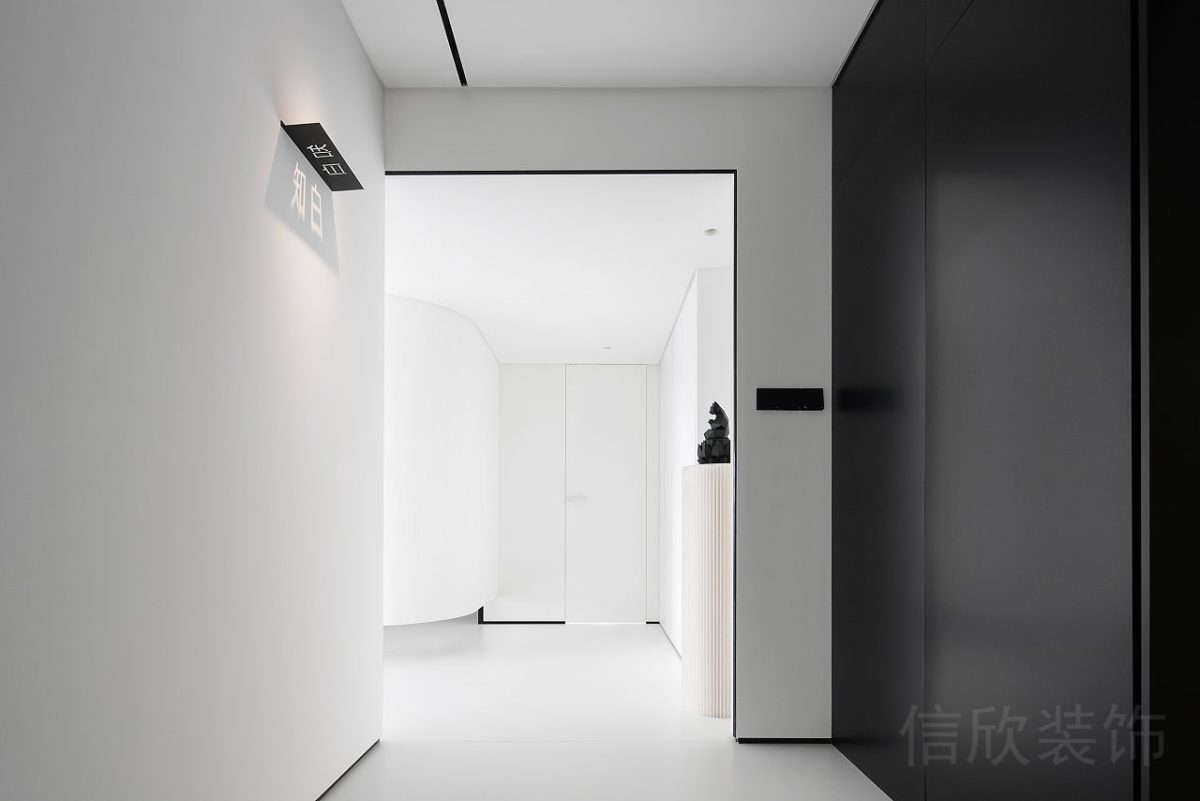 黑白色調(diào)設(shè)計(jì)金屬線條邊框辦公室過道效果燈飾設(shè)計(jì)品牌墻體圖標(biāo)